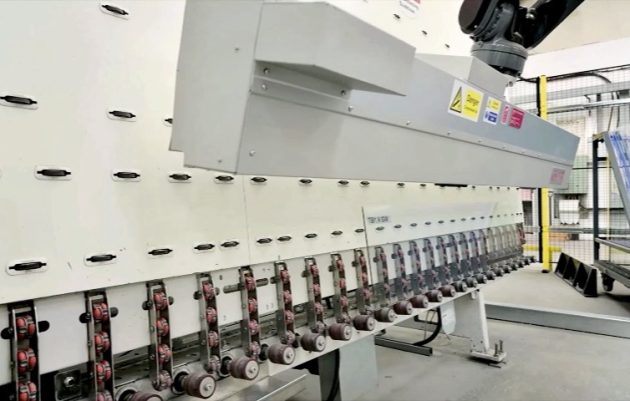 IMAGE 13 - PG PONTYCLUN LEFT SIDE CLOSE UP OF GRIPPER SMALL PANE LOADED