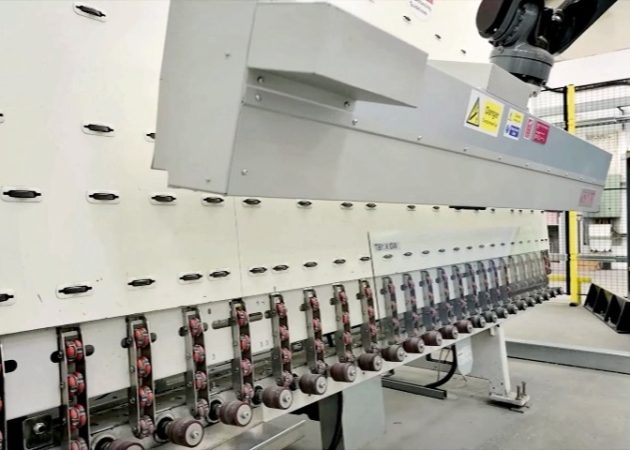 IMAGE 13 - PG PONTYCLUN LEFT SIDE CLOSE UP OF GRIPPER SMALL PANE LOADED