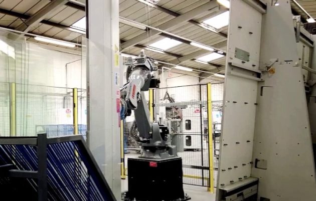 IMAGE 17 - PG PONTYCLUN UNLOADING GRIPPER IN VERTICAL